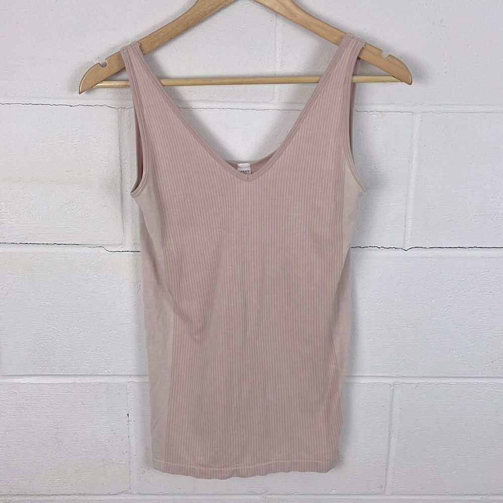 Spanx laidback layers two way seamless v-neck tank top